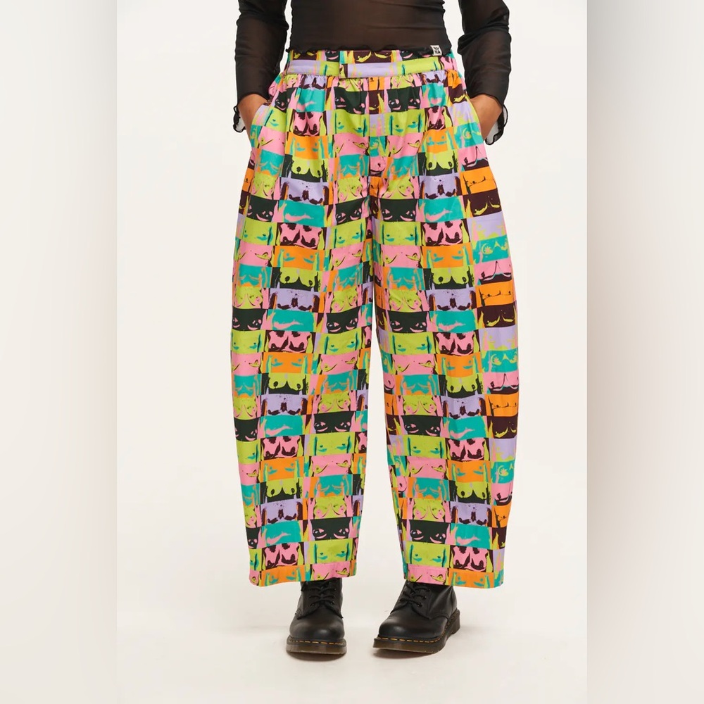 NWT Lucy and Yak Barrel Leg Trousers in Baring All print